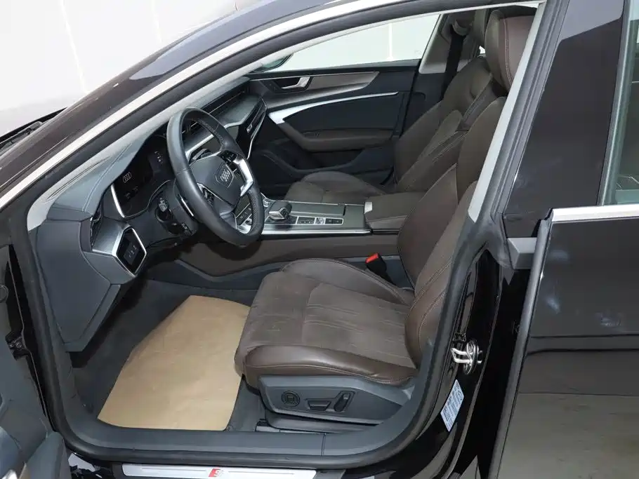 Audi A7L — фото 16