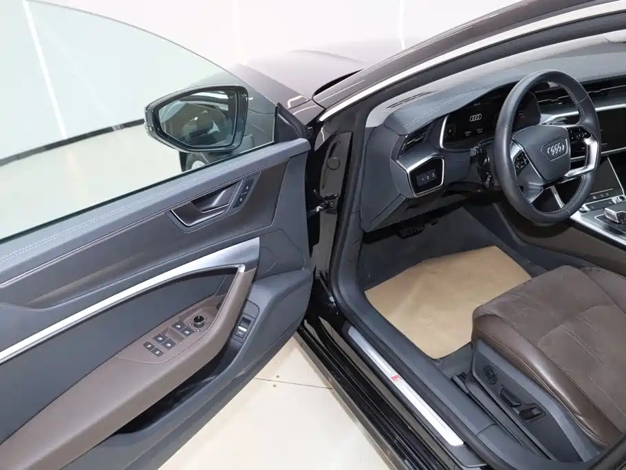 Audi A7L — фото 24
