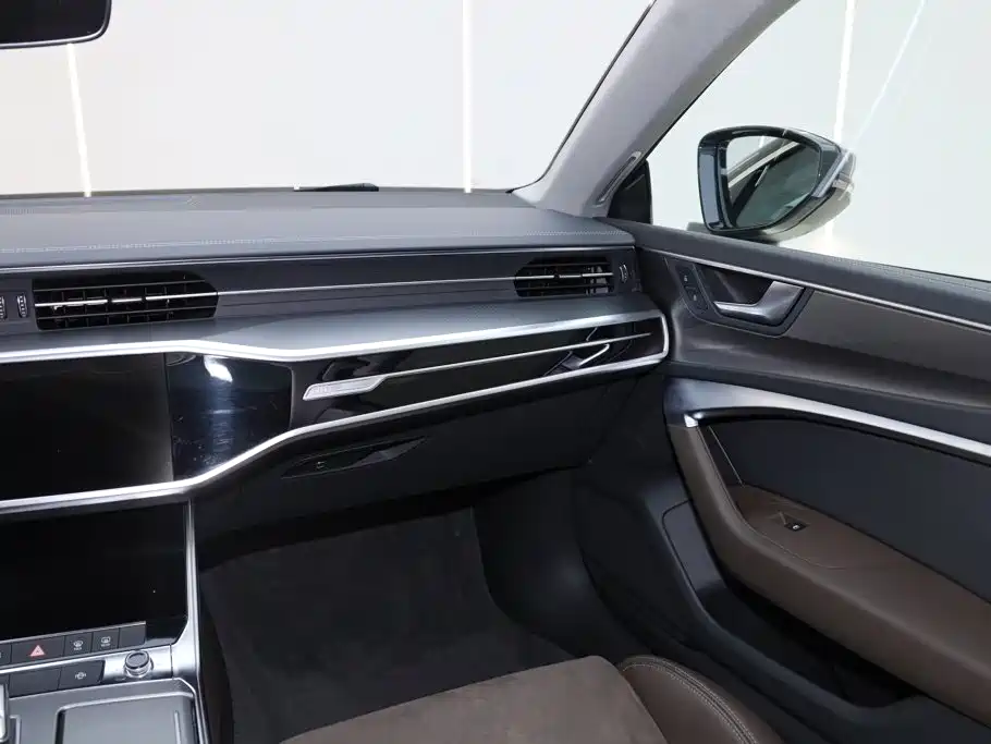 Audi A7L — фото 25