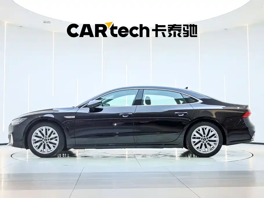 Audi A7L — фото 7
