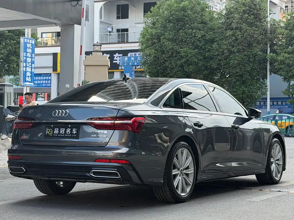 Audi A6L — фото 9