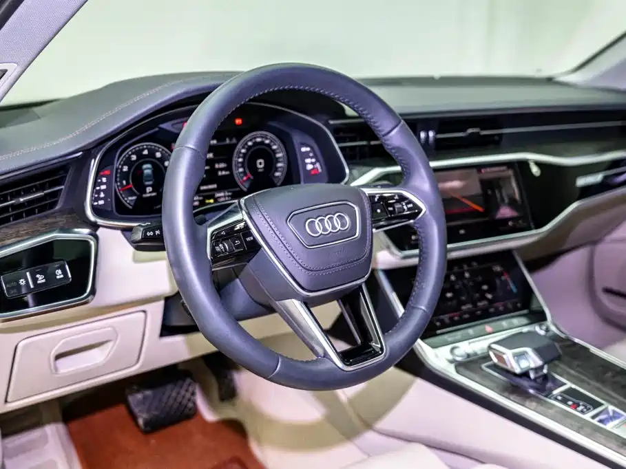 Audi A6L — фото 9