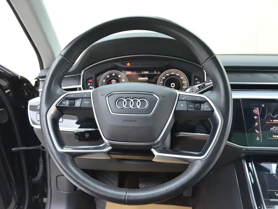 Audi A8 — фото 10