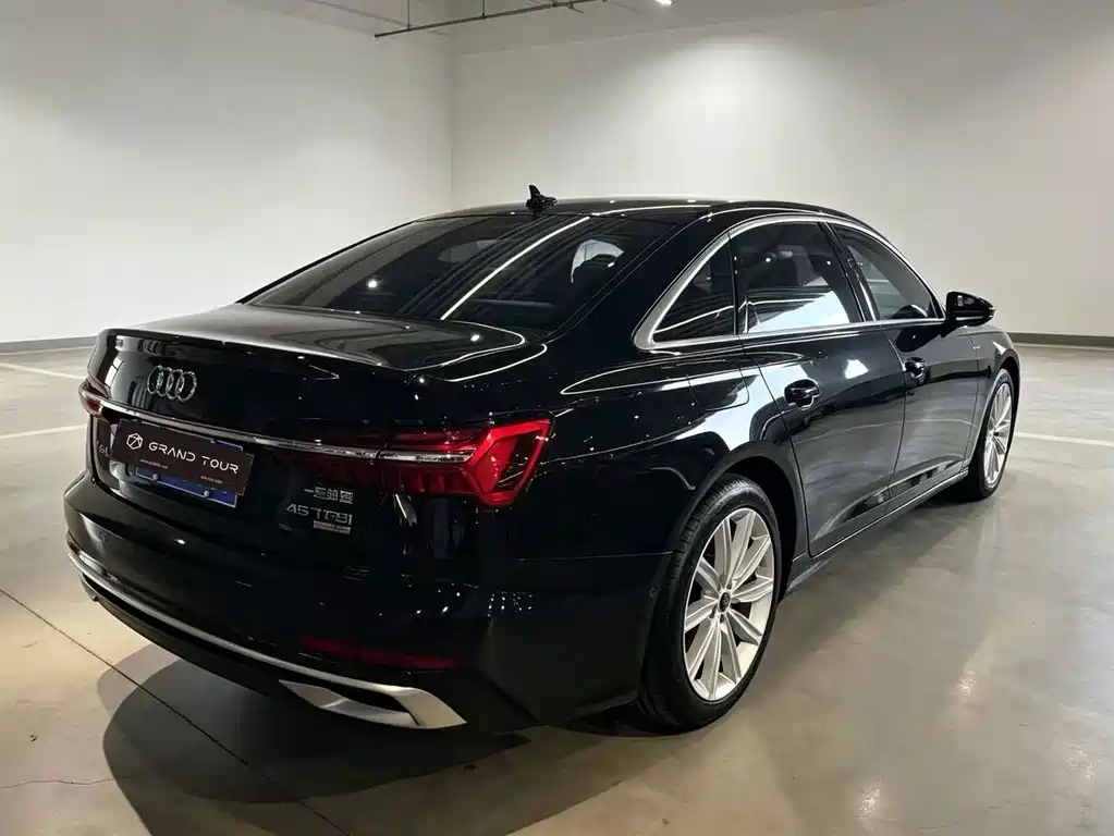 Audi A6L — фото 7