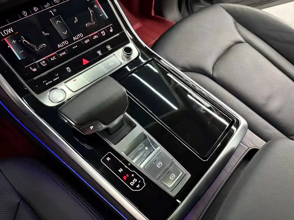 Audi Q8 — фото 10