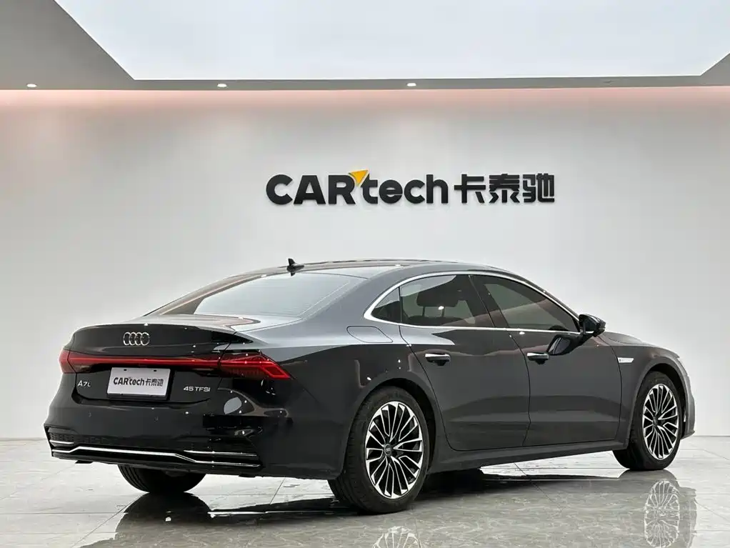 Audi A7L — фото 5