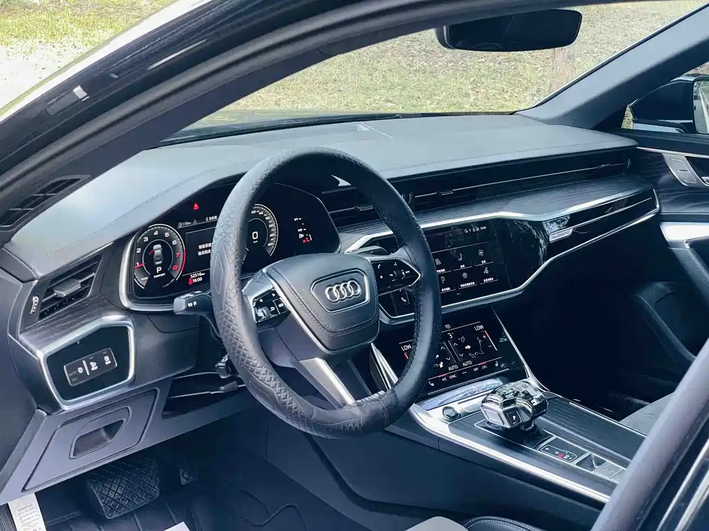 Audi A6L — фото 9