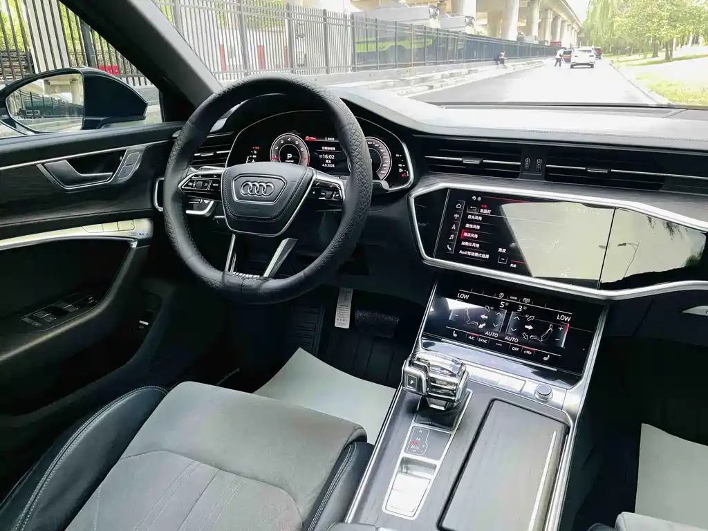 Audi A6L — фото 10