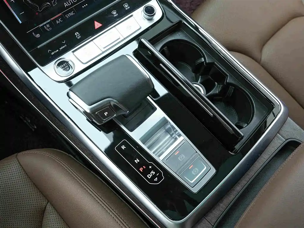 Audi Q7 — фото 10