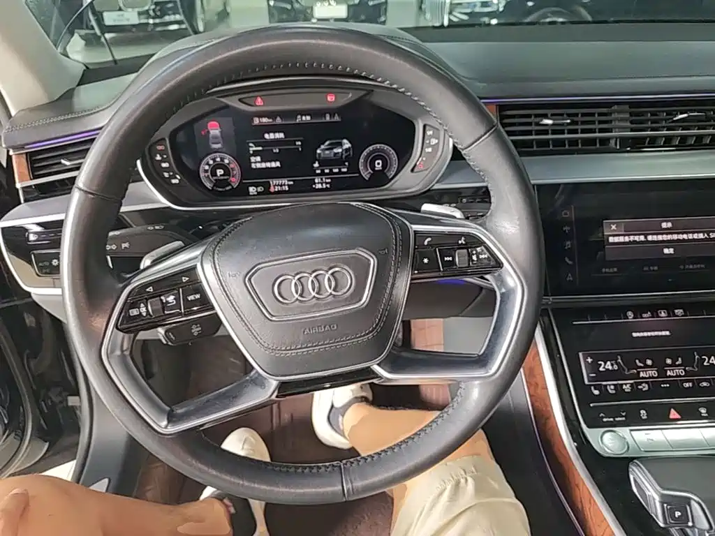 Audi A8 — фото 11