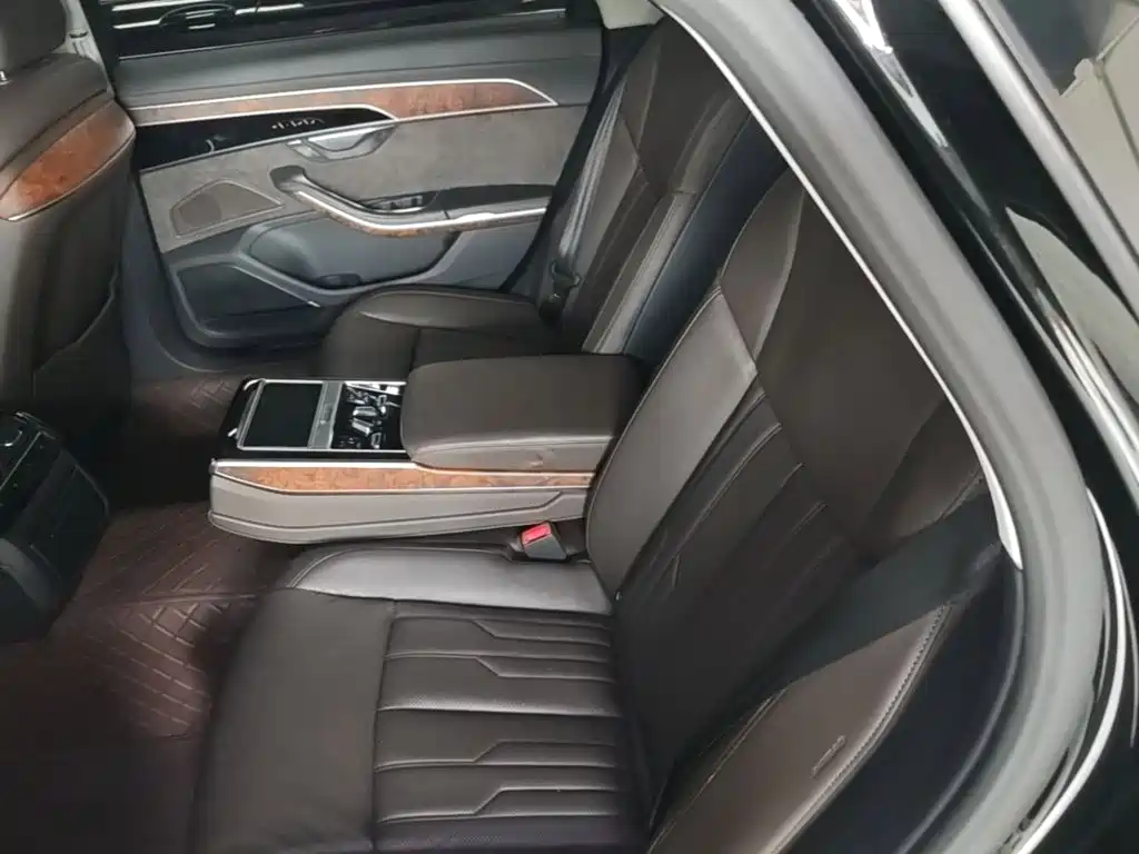 Audi A8 — фото 17