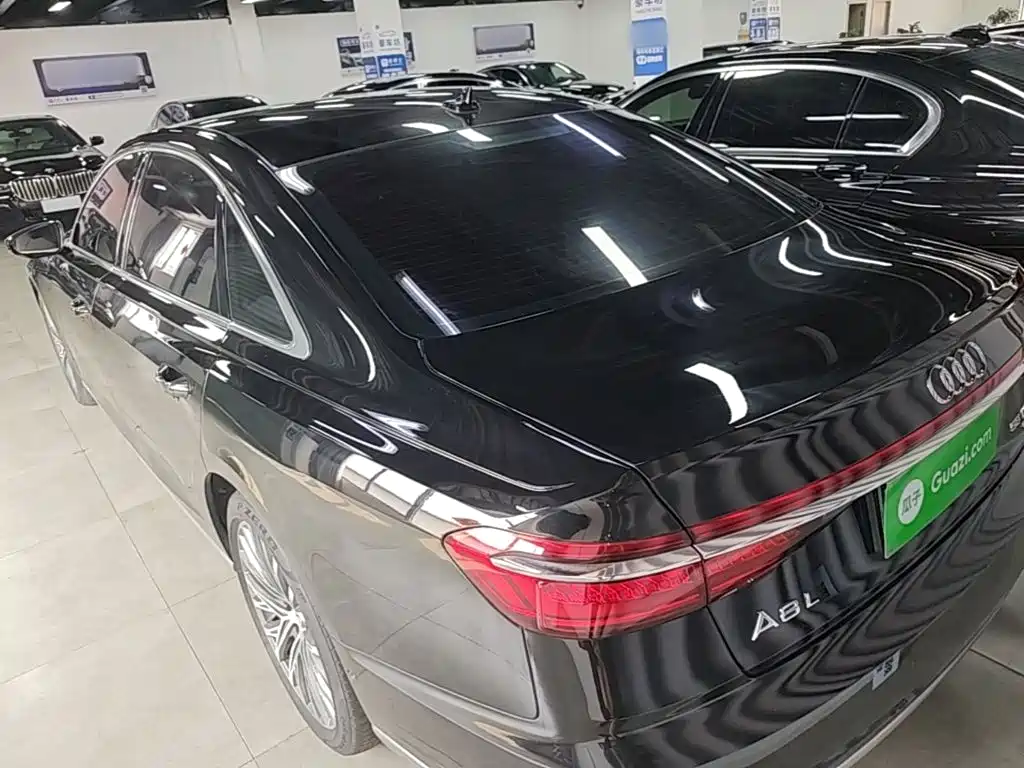 Audi A8 — фото 5