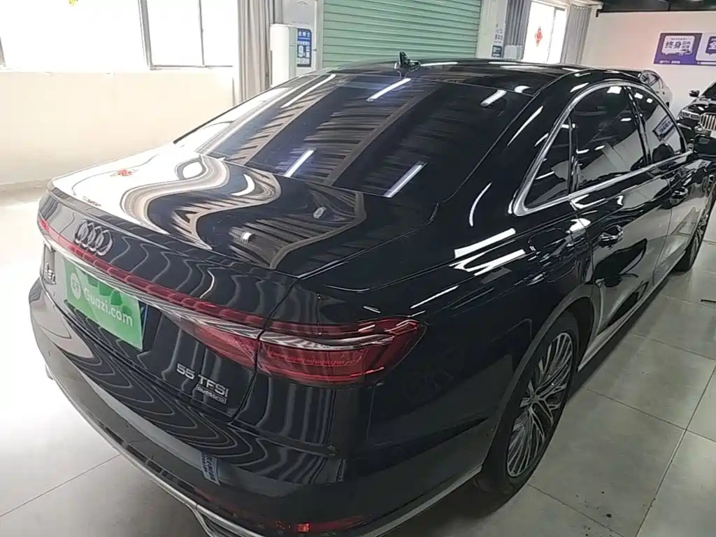 Audi A8 — фото 7