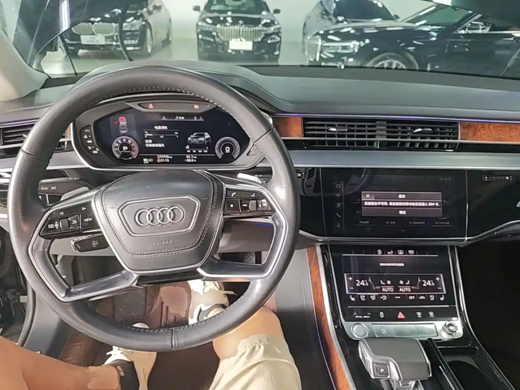 Audi A8 — фото 10