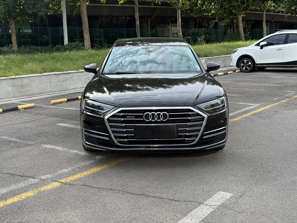 Audi A8 — фото 2