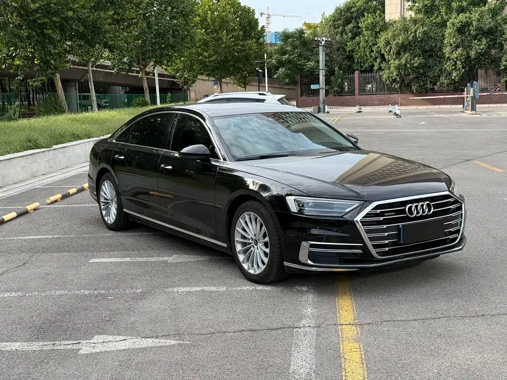 Audi A8 — фото 3