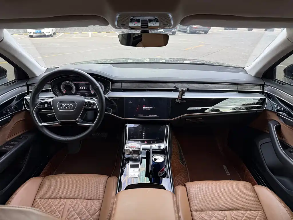 Audi A8 — фото 6