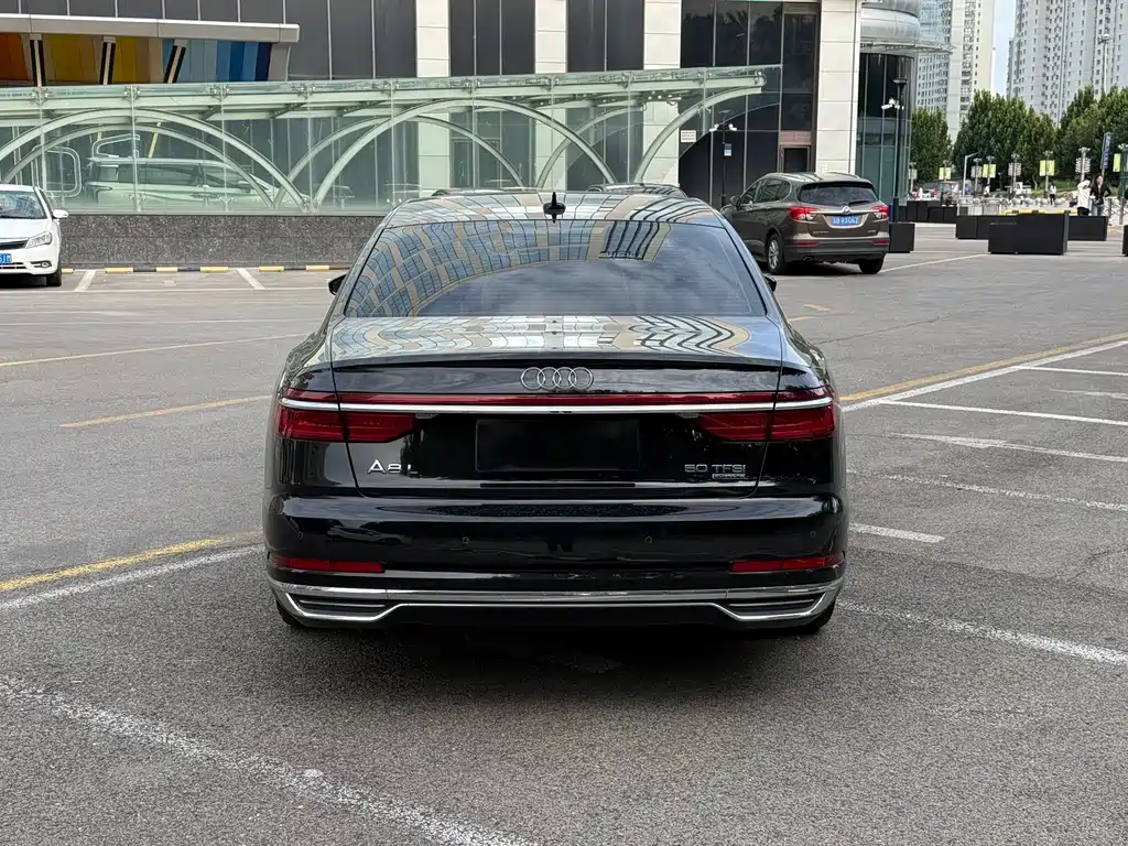Audi A8 — фото 8