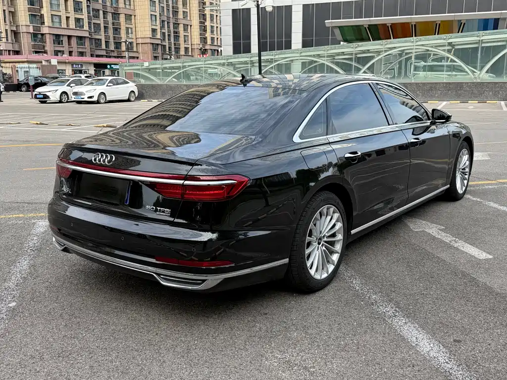 Audi A8 — фото 9