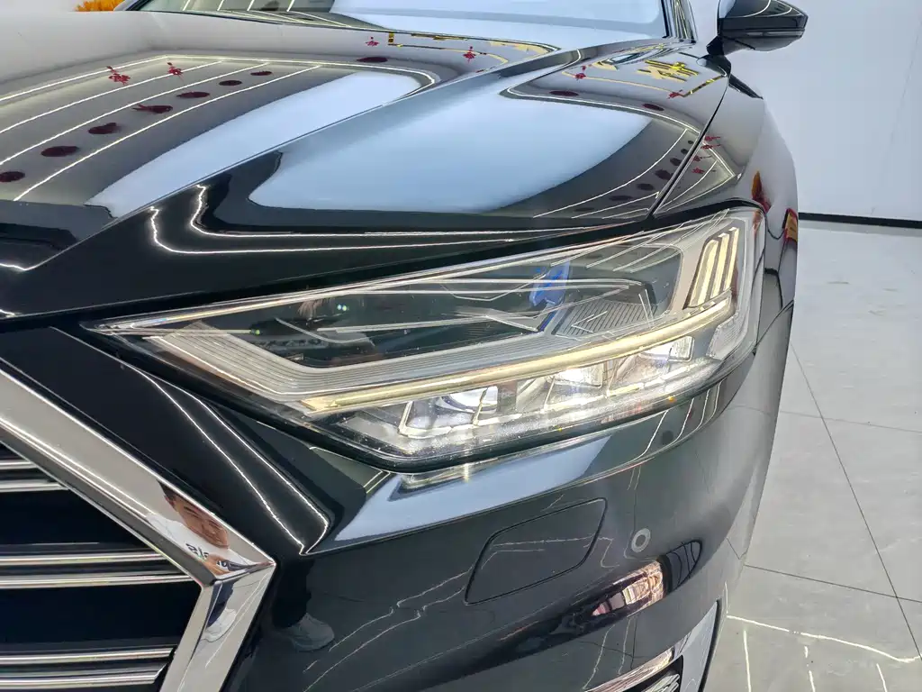 Audi A8 — фото 3
