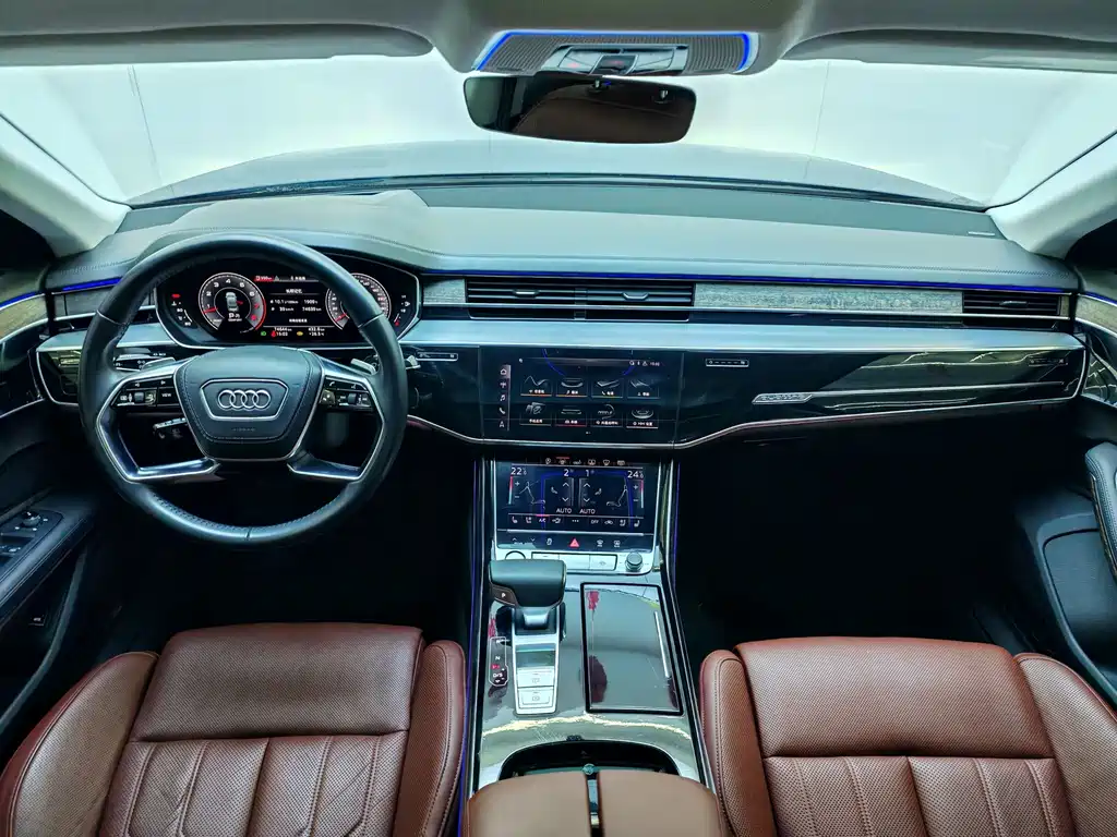 Audi A8 — фото 10