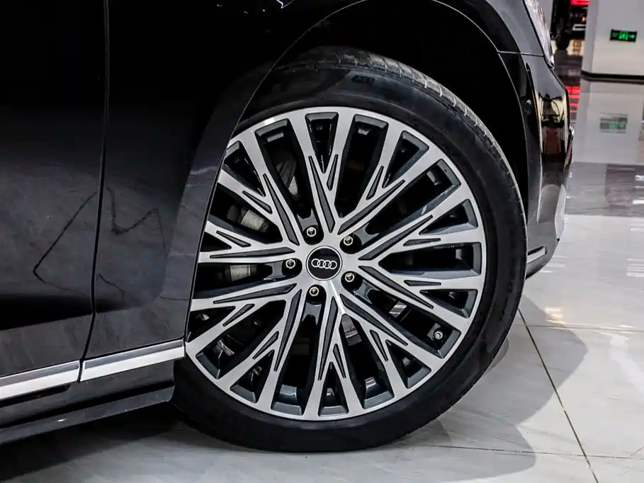 Audi A8 — фото 36