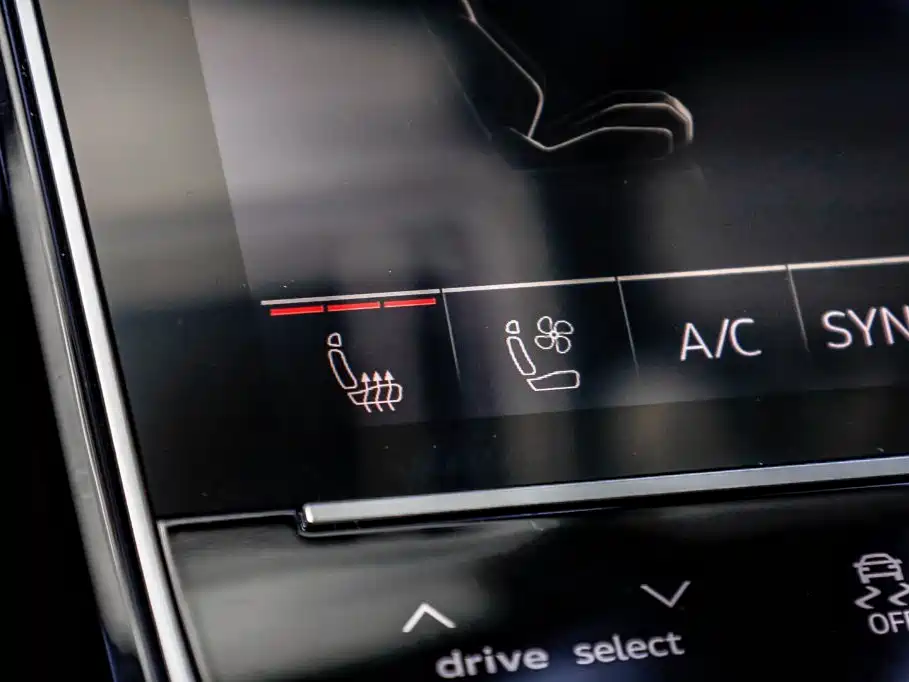 Audi A8 — фото 33