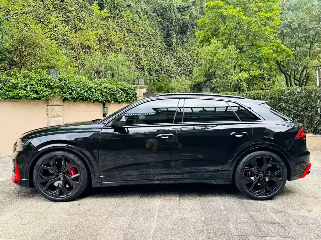 Audi RS Q8 — фото 3