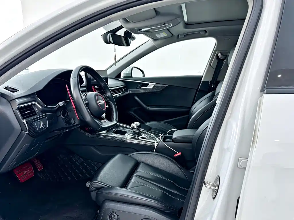 Audi A4L — фото 4