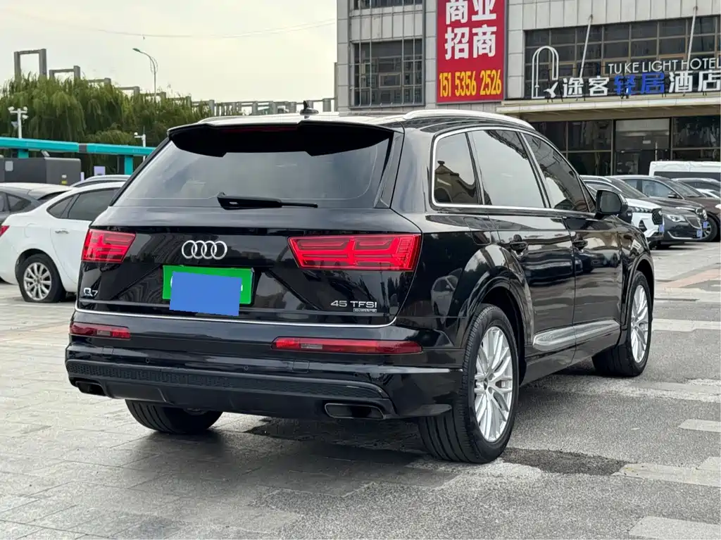 Audi Q7 — фото 6