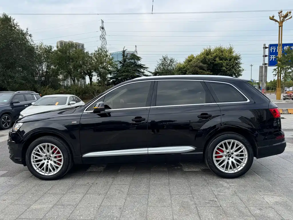 Audi Q7 — фото 7