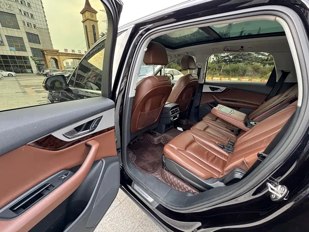Audi Q7 — фото 10