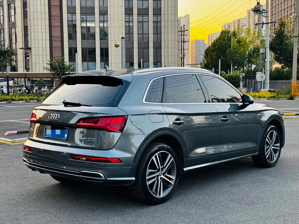 Audi Q5L — фото 4