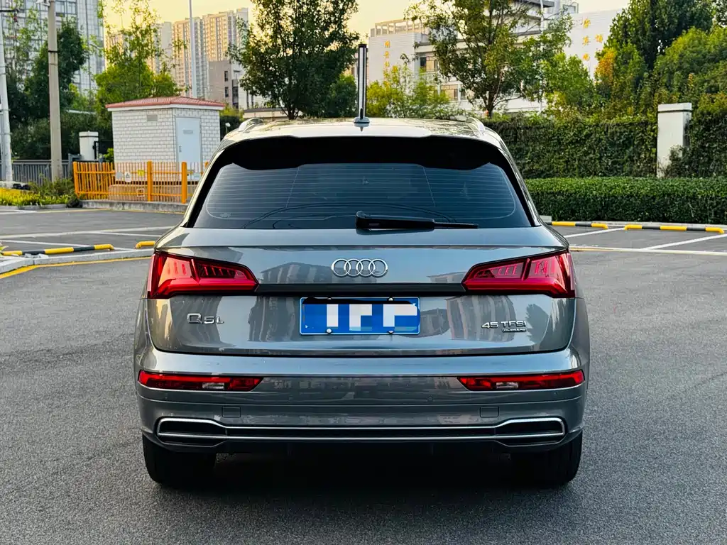 Audi Q5L — фото 5