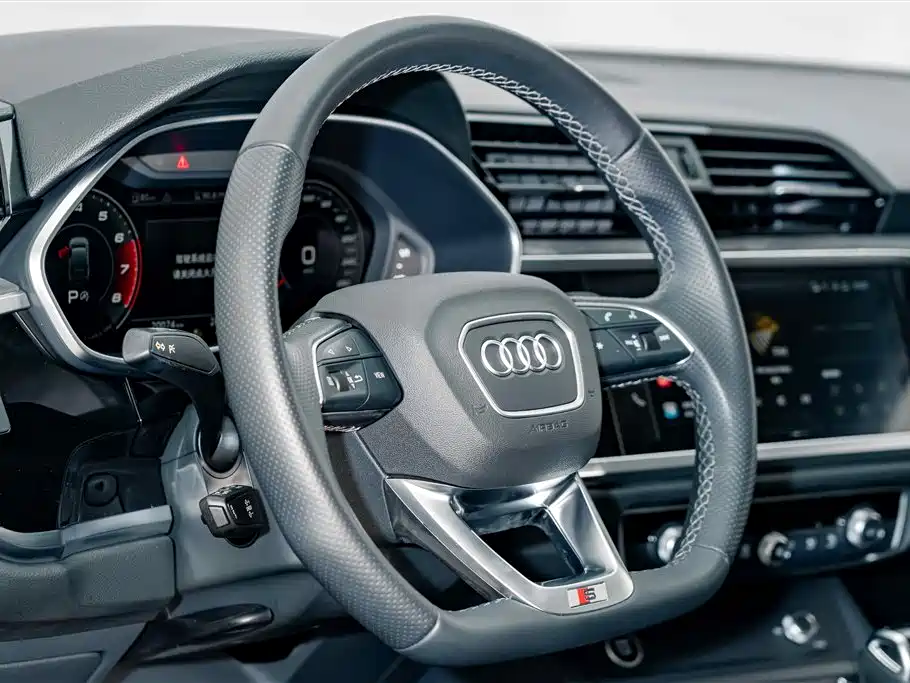Audi Q3 Sportback — фото 9