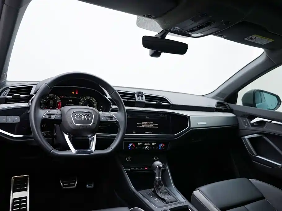 Audi Q3 — фото 7