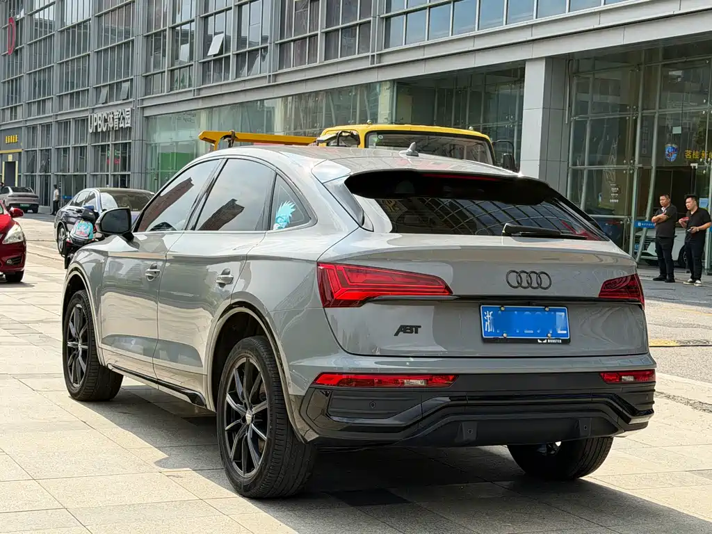 Audi Q5L Sportback — фото 4