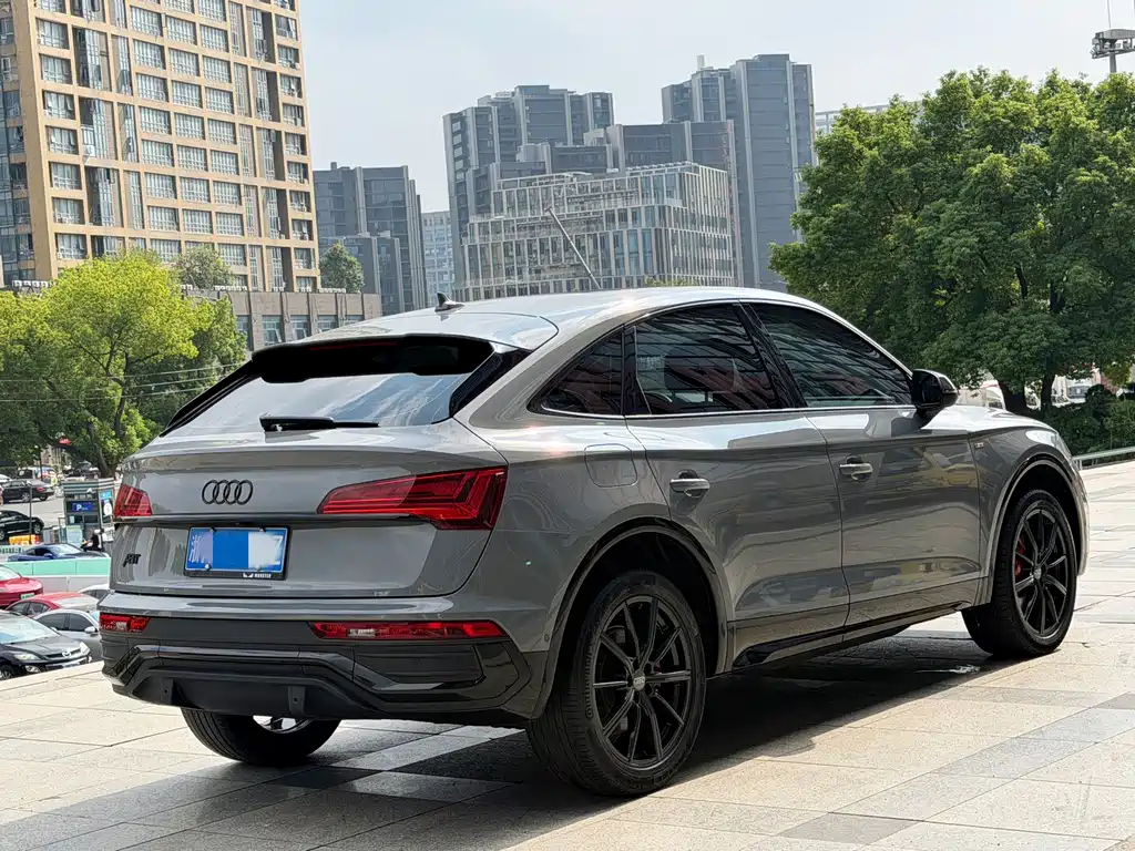 Audi Q5L Sportback — фото 6