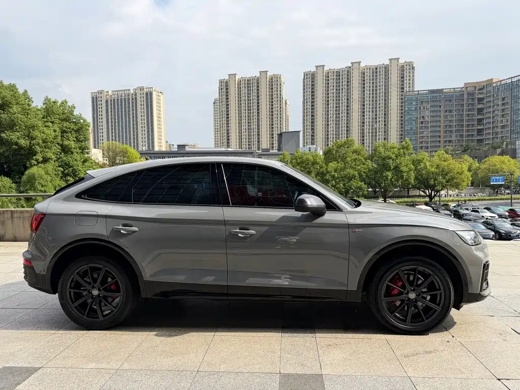 Audi Q5L Sportback — фото 7