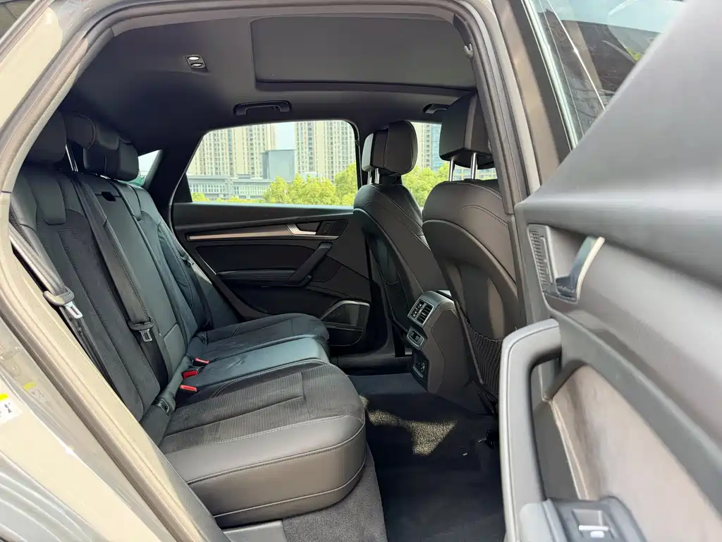 Audi Q5L Sportback — фото 9