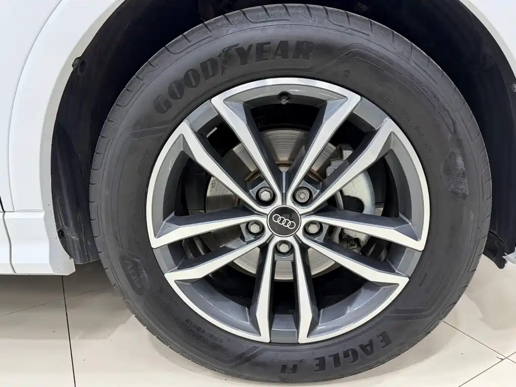 Audi Q3 — фото 23