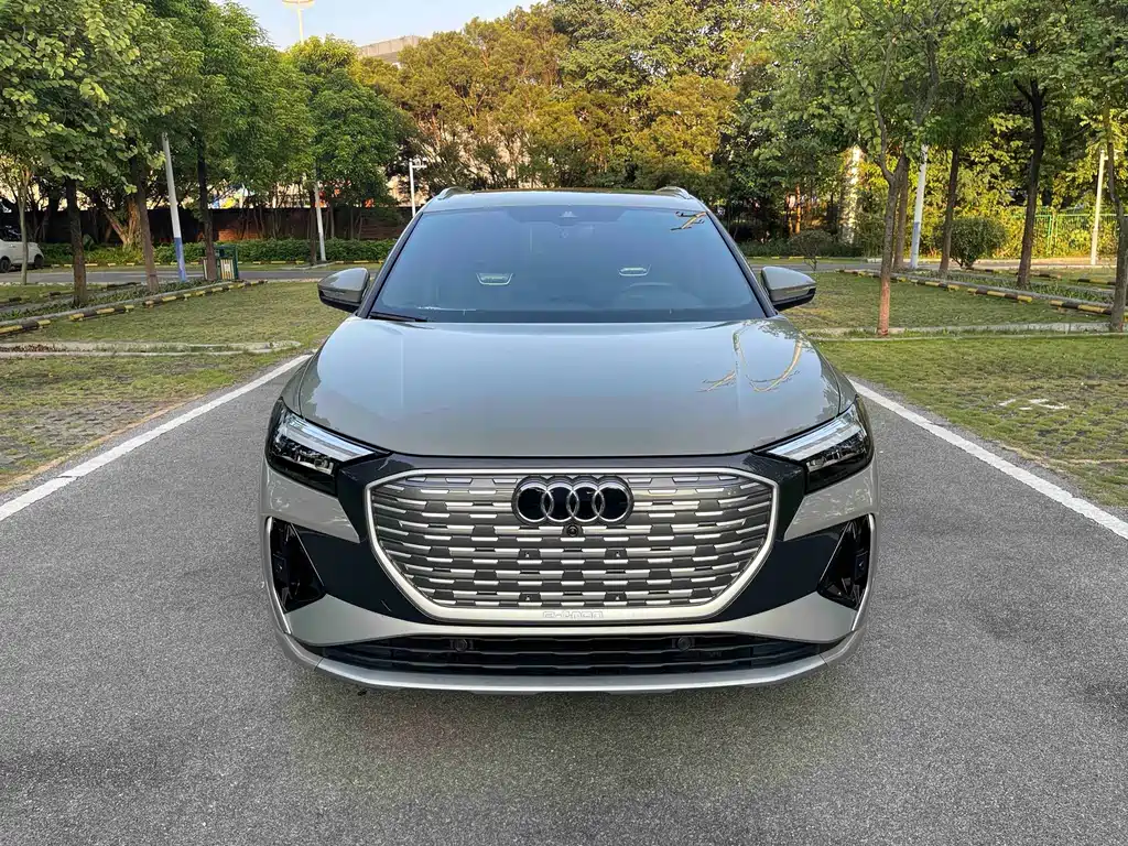 Audi Q4 e-tron — фото 2