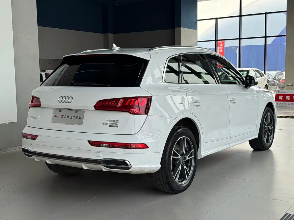 Audi Q5L — фото 5