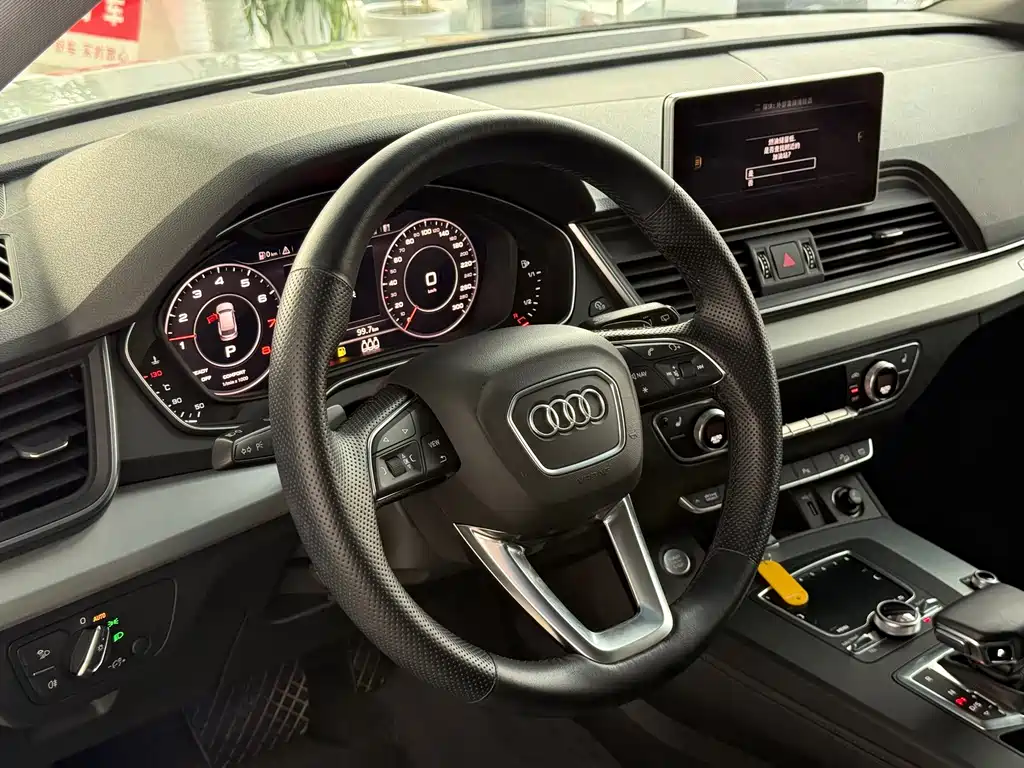 Audi Q5L — фото 8