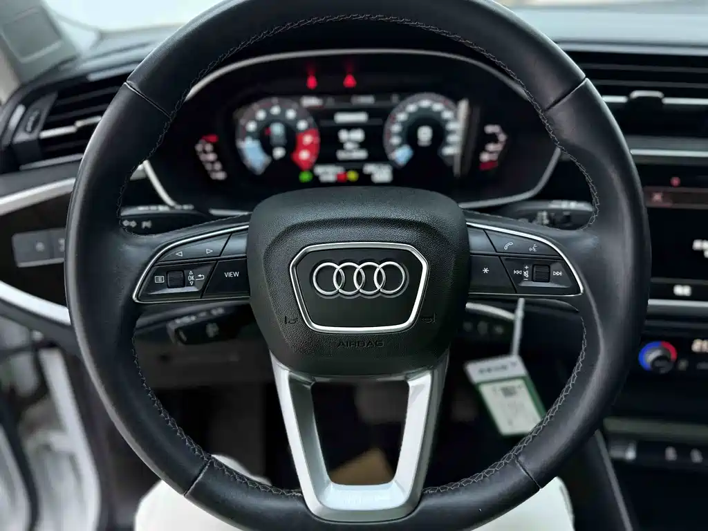 Audi Q3 — фото 17