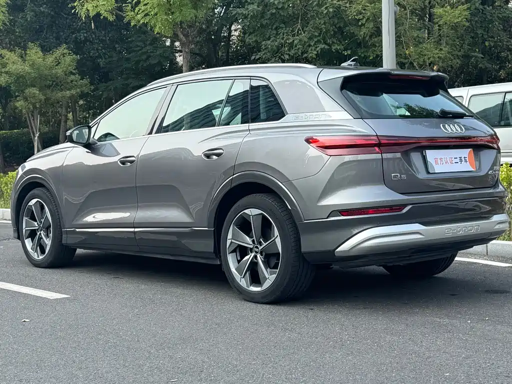 Audi Q5 e-tron — фото 4