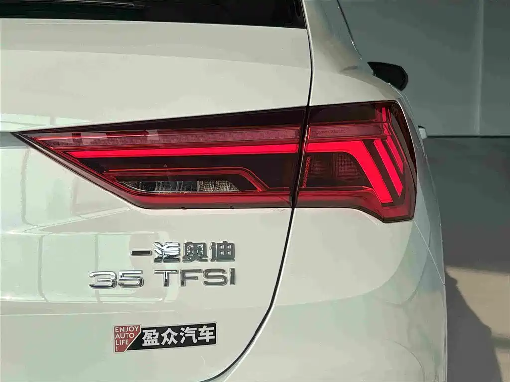 Audi Q3 — фото 17
