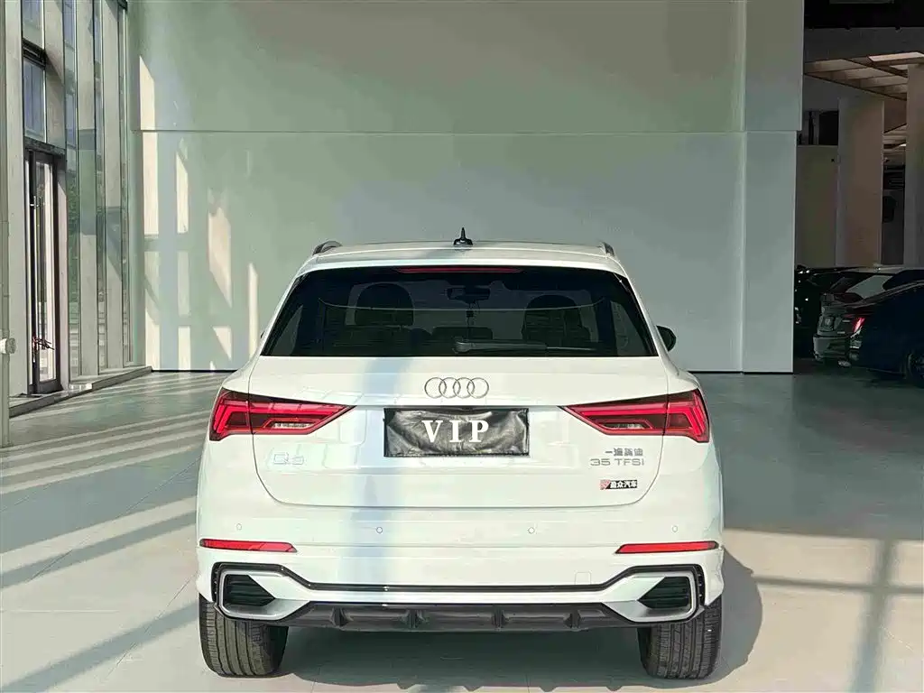 Audi Q3 — фото 8