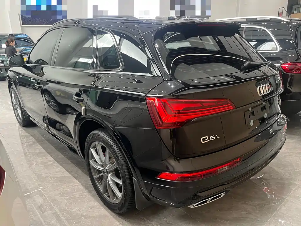 Audi Q5L — фото 9
