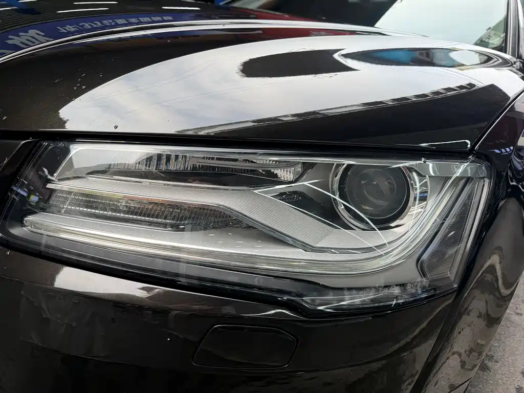 Audi A8 — фото 4